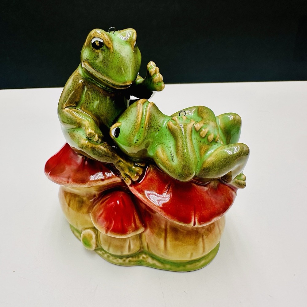 Vintage Majolica Frog Relaxing on Mushrooms Pottery Ceramic Green Red  6"x 5"